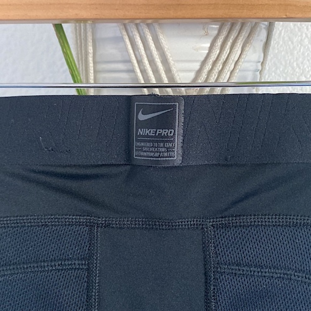 Nike - Picture 4 of 10
